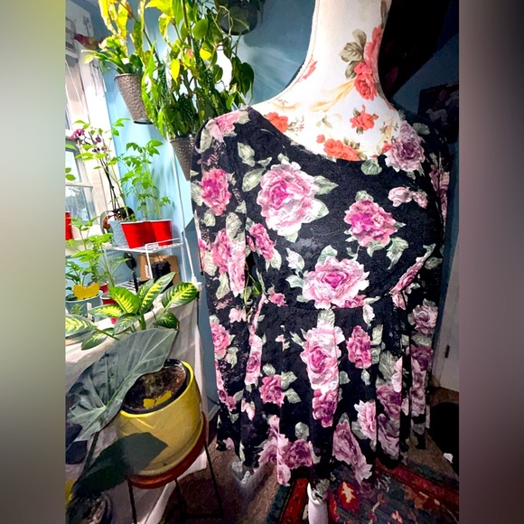 Floral Lace Blouse - Picture 2 of 5